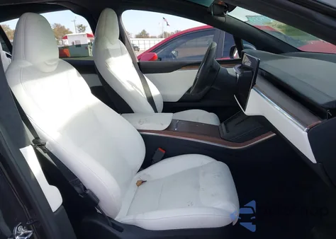 2025 Tesla Model X Long Range z USA, uszkodzony, nr VIN 7SAXCBE5XSF462160